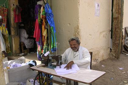 Woman with weave loom - Agordat Eritrea.