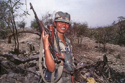 ethiopia4.jpg (40 Kb) Picture of female Eritrean soldier Asmert